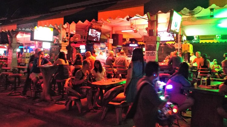 Soi New Plaza, Pattaya (Bars, Customers & Girls...)