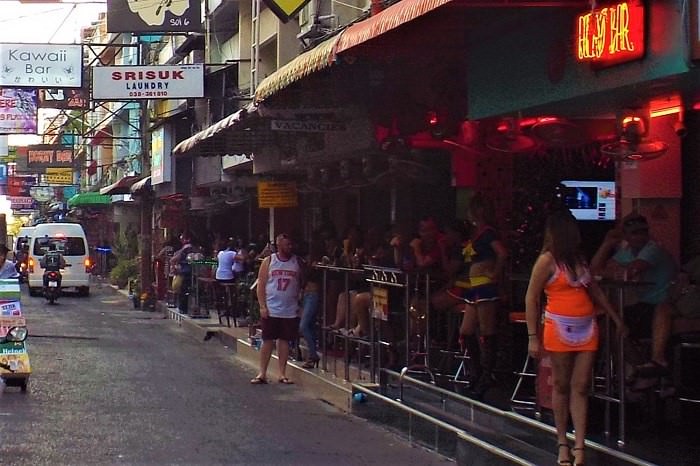 Pattaya Soi 6 (fun with sexy Thai girls...)